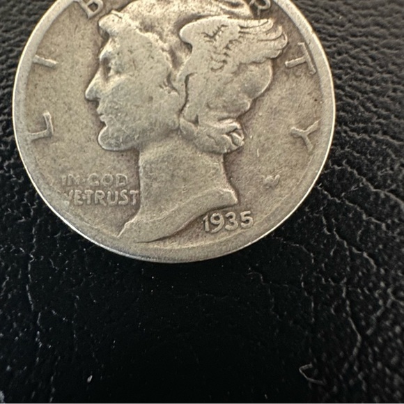 1935 Mercury Dime – 90% Silver | Vintage U.S. Coin (No Mint Mark) - Picture 2 of 4